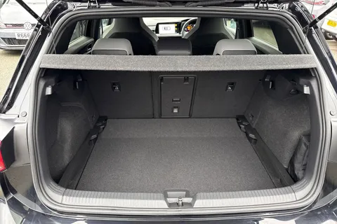 DE22RXD Volkswagen Golf 1.5 TSI R-Line 5dr | Adaptive Cruise Control | Rear Tinted Glass Thumbnail #8