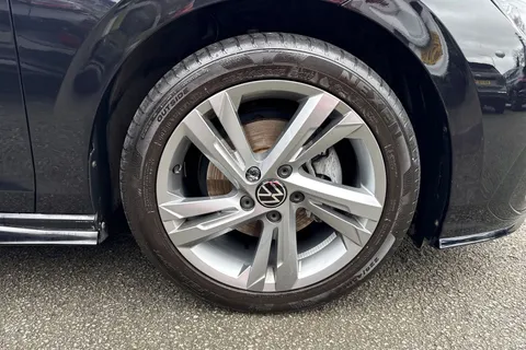 DE22RXD Volkswagen Golf 1.5 TSI R-Line 5dr | Adaptive Cruise Control | Rear Tinted Glass Thumbnail #11