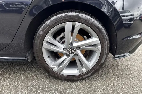 DE22RXD Volkswagen Golf 1.5 TSI R-Line 5dr | Adaptive Cruise Control | Rear Tinted Glass Thumbnail #13