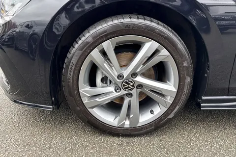 DE22RXD Volkswagen Golf 1.5 TSI R-Line 5dr | Adaptive Cruise Control | Rear Tinted Glass Thumbnail #14