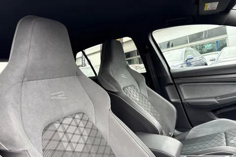 DE22RXD Volkswagen Golf 1.5 TSI R-Line 5dr | Adaptive Cruise Control | Rear Tinted Glass Thumbnail #25