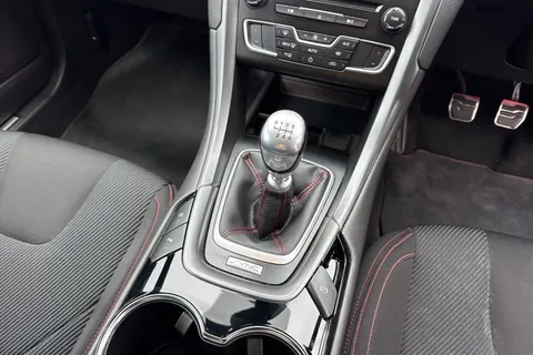 CE18BAV Ford Mondeo 2.0 TDCi ST-Line Euro 6 (s/s) 5dr Thumbnail #24