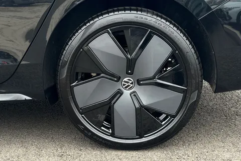 KS75CFJ Volkswagen Passat 1.5 TSI eHybrid 272 Black Edition 5dr DSG **TOW BAR, BLACK SIGNATURE PACK** Thumbnail #14