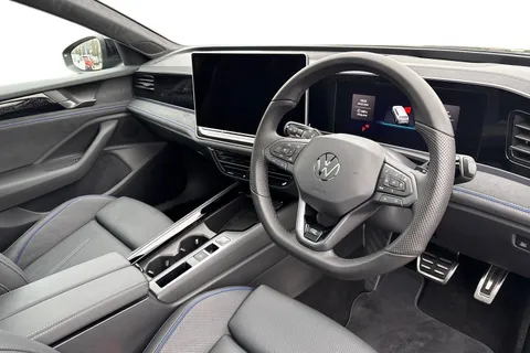 KS75CFJ Volkswagen Passat 1.5 TSI eHybrid 272 Black Edition 5dr DSG **TOW BAR, BLACK SIGNATURE PACK** Thumbnail #15