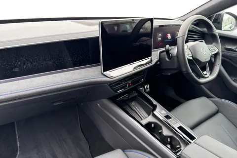 KS75CFJ Volkswagen Passat 1.5 TSI eHybrid 272 Black Edition 5dr DSG **TOW BAR, BLACK SIGNATURE PACK** Thumbnail #16