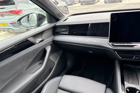 KS75CFJ Volkswagen Passat 1.5 TSI eHybrid 272 Black Edition 5dr DSG **TOW BAR, BLACK SIGNATURE PACK** Thumbnail #21