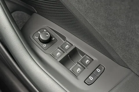 KS75CFJ Volkswagen Passat 1.5 TSI eHybrid 272 Black Edition 5dr DSG **TOW BAR, BLACK SIGNATURE PACK** Thumbnail #22