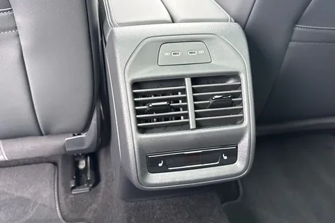 KS75CFJ Volkswagen Passat 1.5 TSI eHybrid 272 Black Edition 5dr DSG **TOW BAR, BLACK SIGNATURE PACK** Thumbnail #32