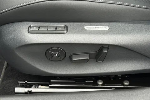 KS75CFJ Volkswagen Passat 1.5 TSI eHybrid 272 Black Edition 5dr DSG **TOW BAR, BLACK SIGNATURE PACK** Thumbnail #35