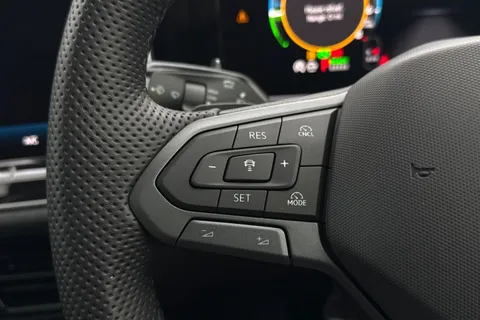 KS75CFJ Volkswagen Passat 1.5 TSI eHybrid 272 Black Edition 5dr DSG **TOW BAR, BLACK SIGNATURE PACK** Thumbnail #37