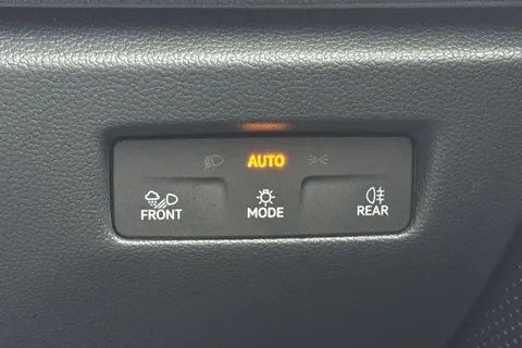 KS75CFJ Volkswagen Passat 1.5 TSI eHybrid 272 Black Edition 5dr DSG **TOW BAR, BLACK SIGNATURE PACK** Thumbnail #40