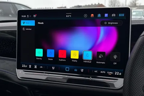 KS75CFJ Volkswagen Passat 1.5 TSI eHybrid 272 Black Edition 5dr DSG **TOW BAR, BLACK SIGNATURE PACK** Thumbnail #47