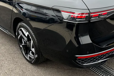 DG75ZYH Volkswagen Passat 1.5 TSI eHybrid 272 R-Line 5dr DSG**PAN ROOF + INFO PACK + DRIVER ASSIST** Thumbnail #9