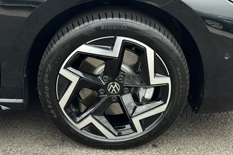 DG75ZYH Volkswagen Passat 1.5 TSI eHybrid 272 R-Line 5dr DSG**PAN ROOF + INFO PACK + DRIVER ASSIST** Thumbnail #12