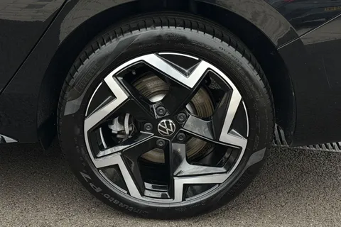 DG75ZYH Volkswagen Passat 1.5 TSI eHybrid 272 R-Line 5dr DSG**PAN ROOF + INFO PACK + DRIVER ASSIST** Thumbnail #14