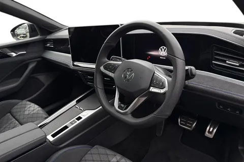 DG75ZYH Volkswagen Passat 1.5 TSI eHybrid 272 R-Line 5dr DSG**PAN ROOF + INFO PACK + DRIVER ASSIST** Thumbnail #15