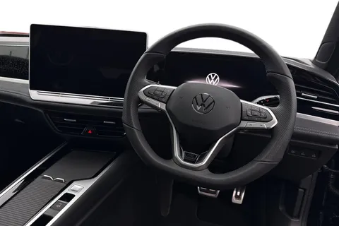 DG75ZYH Volkswagen Passat 1.5 TSI eHybrid 272 R-Line 5dr DSG**PAN ROOF + INFO PACK + DRIVER ASSIST** Thumbnail #19