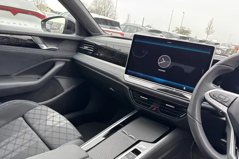 DG75ZYH Volkswagen Passat 1.5 TSI eHybrid 272 R-Line 5dr DSG**PAN ROOF + INFO PACK + DRIVER ASSIST** Thumbnail #21