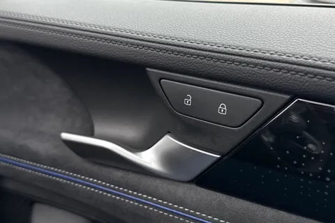 DG75ZYH Volkswagen Passat 1.5 TSI eHybrid 272 R-Line 5dr DSG**PAN ROOF + INFO PACK + DRIVER ASSIST** Thumbnail #22