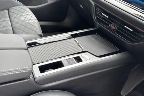 DG75ZYH Volkswagen Passat 1.5 TSI eHybrid 272 R-Line 5dr DSG**PAN ROOF + INFO PACK + DRIVER ASSIST** Thumbnail #24