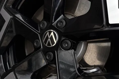 DG75ZYH Volkswagen Passat 1.5 TSI eHybrid 272 R-Line 5dr DSG**PAN ROOF + INFO PACK + DRIVER ASSIST** Thumbnail #29