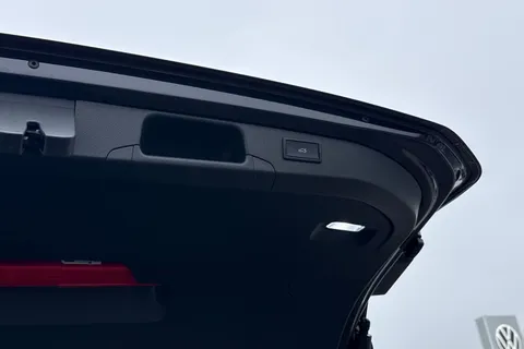DG75ZYH Volkswagen Passat 1.5 TSI eHybrid 272 R-Line 5dr DSG**PAN ROOF + INFO PACK + DRIVER ASSIST** Thumbnail #33
