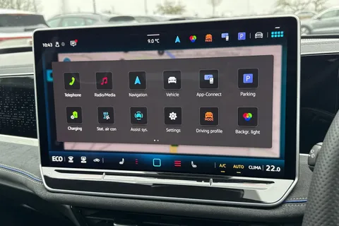 DG75ZYH Volkswagen Passat 1.5 TSI eHybrid 272 R-Line 5dr DSG**PAN ROOF + INFO PACK + DRIVER ASSIST** Thumbnail #39