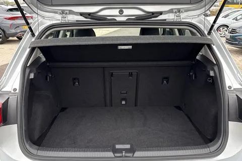 GL23MZZ Volkswagen Golf 1.0 TSI Life 5dr Thumbnail #8