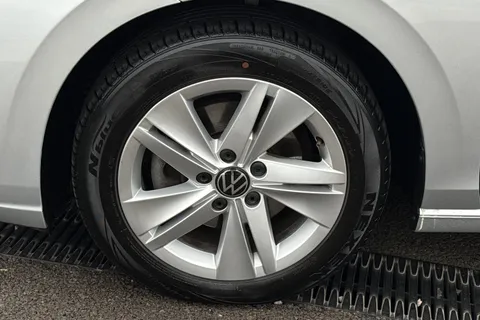 GL23MZZ Volkswagen Golf 1.0 TSI Life 5dr Thumbnail #11