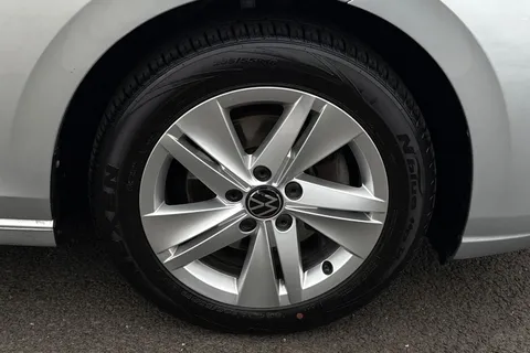 GL23MZZ Volkswagen Golf 1.0 TSI Life 5dr Thumbnail #14