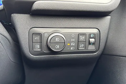 AK71EYV Ford Kuga 2.5 EcoBoost Duratec 14.4kWh ST-Line CVT Euro 6 (s/s) 5dr Thumbnail #45