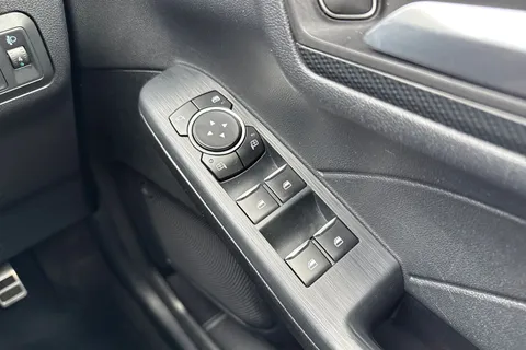 AK71EYV Ford Kuga 2.5 EcoBoost Duratec 14.4kWh ST-Line CVT Euro 6 (s/s) 5dr Thumbnail #46