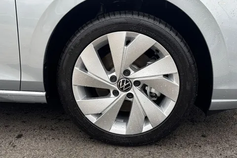KM75BVE Volkswagen Golf 1.5 TSI 204 Style eHybrid 5dr DSG Thumbnail #11