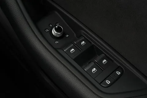 YP24FZR Audi A4 Avant Avant S line 40 TFSI  204 PS S tronic Thumbnail #39