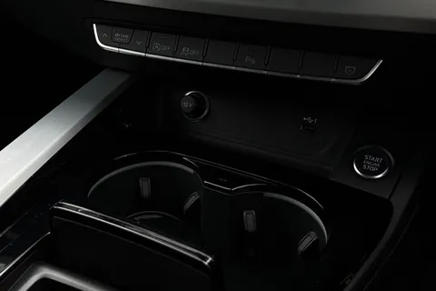 YP24FZR Audi A4 Avant Avant S line 40 TFSI  204 PS S tronic Thumbnail #40