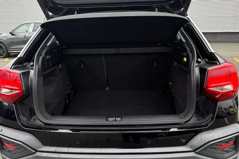 DS23UEM Audi Q2 Technik 30 TFSI 110 PS 6-speed Thumbnail #7