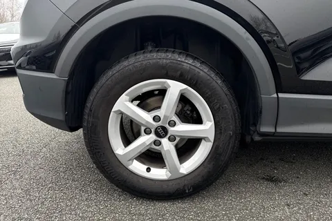 DS23UEM Audi Q2 Technik 30 TFSI 110 PS 6-speed Thumbnail #11