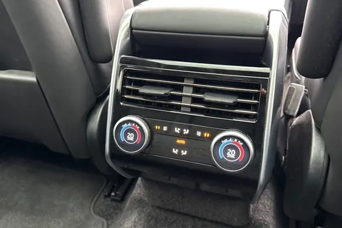 19 of 47 for Land Rover Range Rover 3.0 D300 HSE 5dr