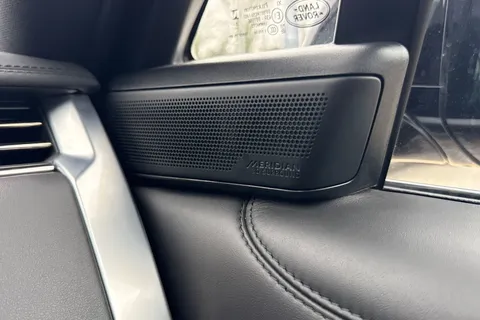 25 of 47 for Land Rover Range Rover 3.0 D300 HSE 5dr