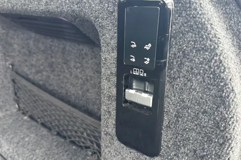 28 of 47 for Land Rover Range Rover 3.0 D300 HSE 5dr