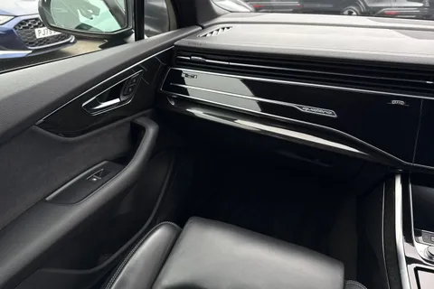 20 of 50 for Audi Q7 Black Edition 50 TDI quattro 286 PS tiptronic