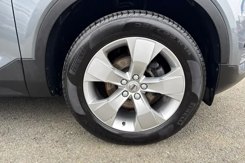 MX68MUU Volvo Xc40 1.5 T3 Momentum Euro 6 (s/s) 5dr Thumbnail #8