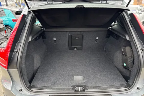 MX68MUU Volvo Xc40 1.5 T3 Momentum Euro 6 (s/s) 5dr Thumbnail #11