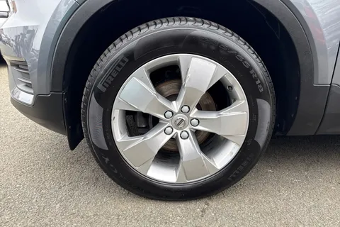 MX68MUU Volvo Xc40 1.5 T3 Momentum Euro 6 (s/s) 5dr Thumbnail #25