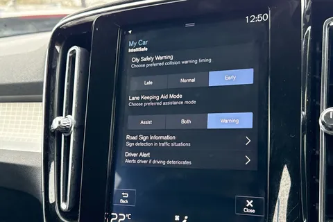 MX68MUU Volvo Xc40 1.5 T3 Momentum Euro 6 (s/s) 5dr Thumbnail #31