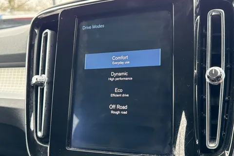 MX68MUU Volvo Xc40 1.5 T3 Momentum Euro 6 (s/s) 5dr Thumbnail #33