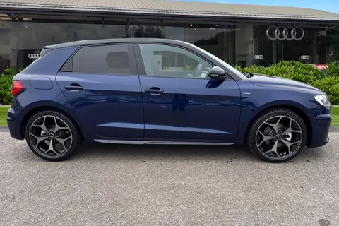  Audi A1 1.0 TFSI 30 Black Edition Sportback S Tronic Euro 6 (s/s) 5dr Thumbnail #4