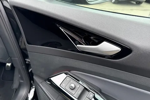 DE25ZPB Volkswagen ID.4 125kW Life Pure Perform 52kWh 5dr Auto[110kW Ch] | Heated Seats | Rear View Thumbnail #21