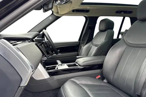 3 of 51 for Land Rover Range Rover 3.0 D300 HSE 5dr