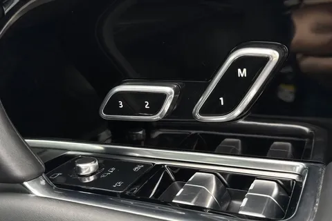 26 of 51 for Land Rover Range Rover 3.0 D300 HSE 5dr